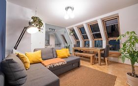 Loft Mit Balkon Im Historischen Altbau Am Marktplatz - 75Qm, Disneyplus, 300Mbs Internet